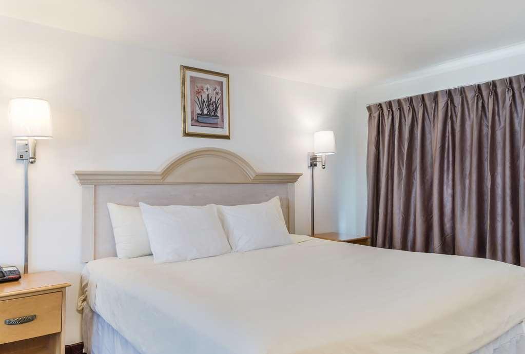 America's Value & Suites/hyannis Hyannis
