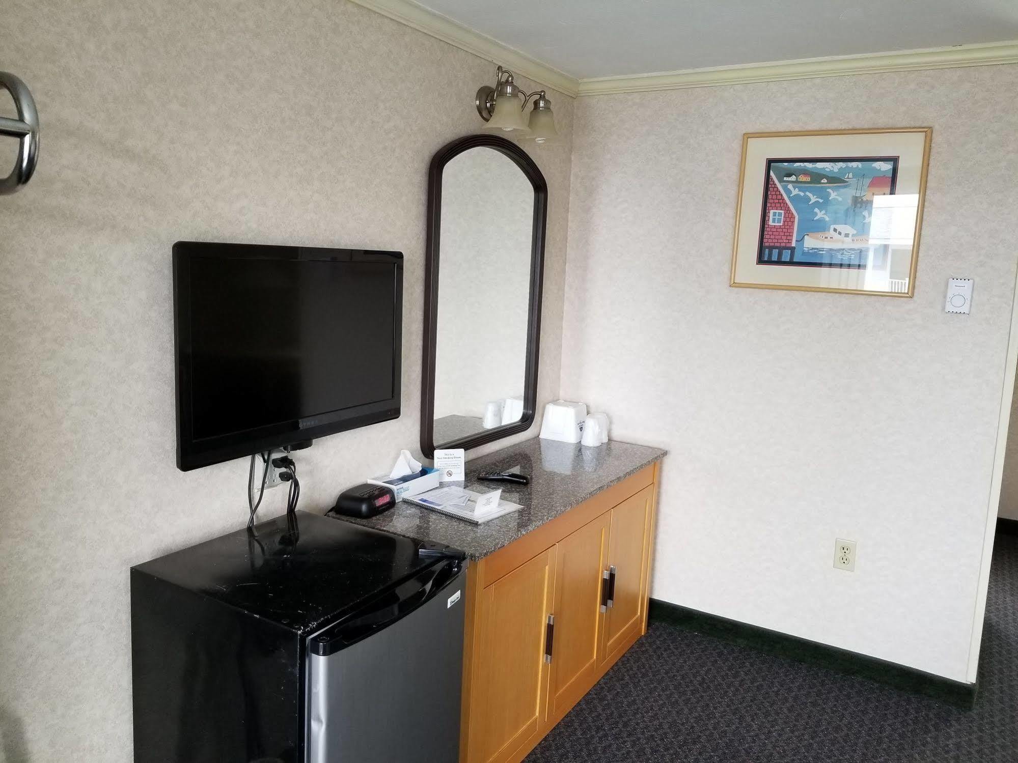 Motel America's Value & Suites/hyannis 2*